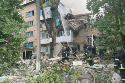 Rus ordusu Donetsk’te 5 katlı binayı vurdu: 1 ölü, 1 yaralı