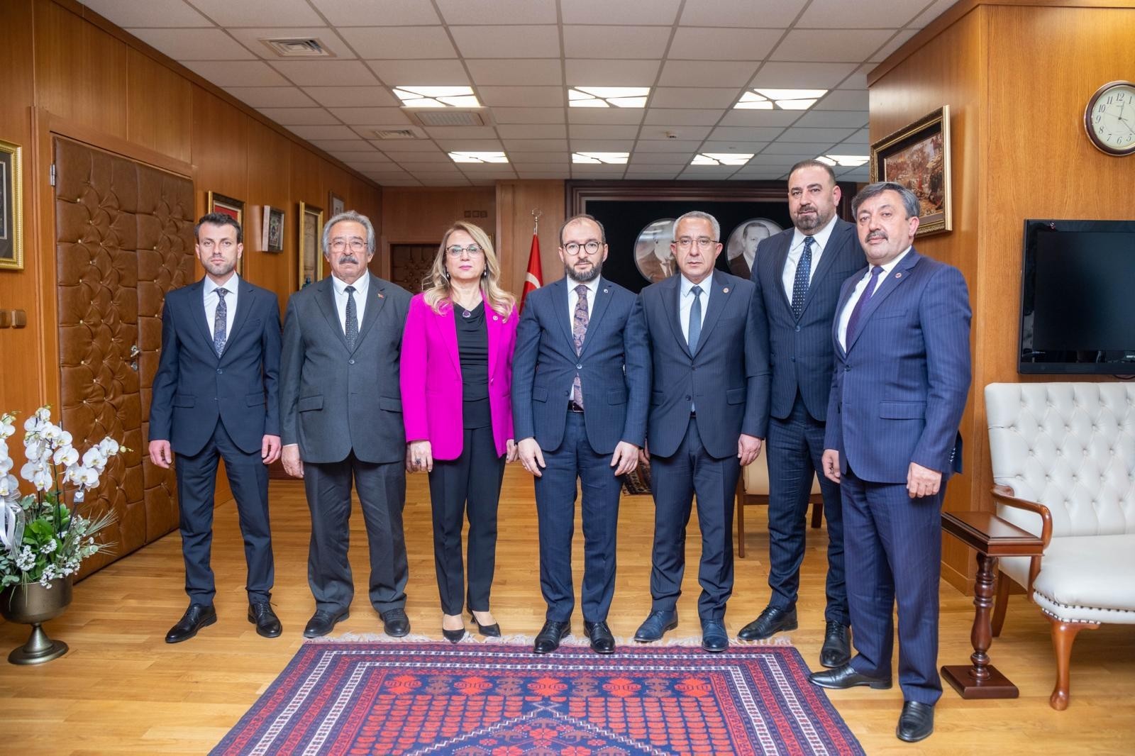 Erkan Çiftci ve beraberindeki heyet, Yunus Elitaş’ı ziyaret etti: “Hayırlı olsun” ziyareti ve istişareler gerçekleştirildi