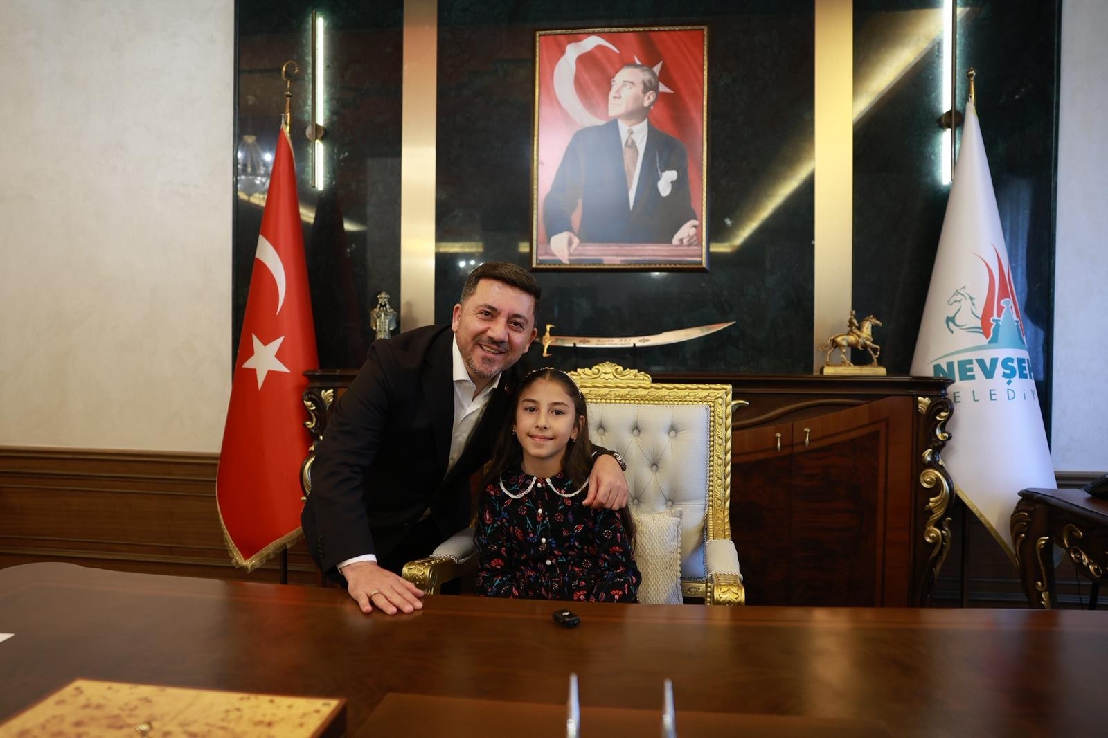 Başkan Rasim Arı, 23 Nisan'da Koltuğu Çocuklara Devretti